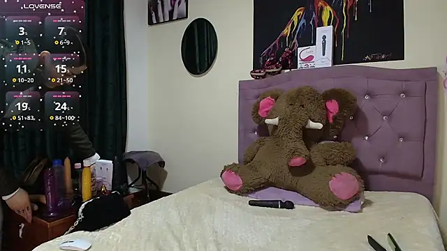 Emmie Hot online show from 11/25/25, 12:05