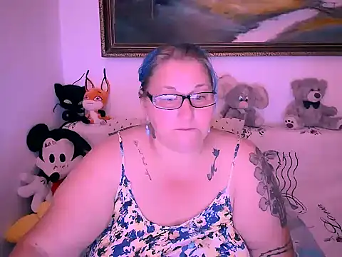 Snapshot of mayamayx chatting on 09/12/25, 07:36 mayamayx online show from 09/12/25, 07:36