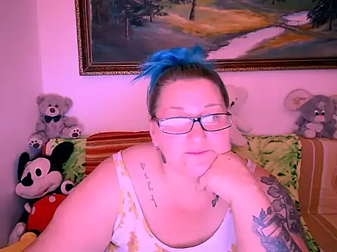 Snapshot of mayamayx chatting on 10/10/25, 05:23 mayamayx online show from 10/10/25, 05:23