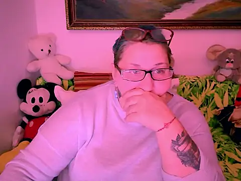 Snapshot of mayamayx chatting on 10/13/25, 05:57 mayamayx online show from 10/13/25, 05:57