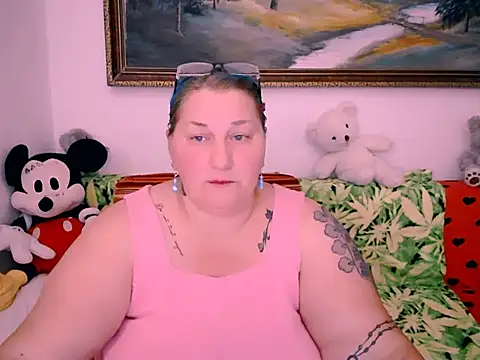 Snapshot of mayamayx chatting on 10/14/25, 07:14 mayamayx online show from 10/14/25, 07:14