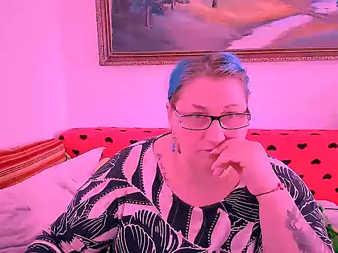 Snapshot of mayamayx chatting on 10/15/25, 08:36 mayamayx online show from 10/15/25, 08:36