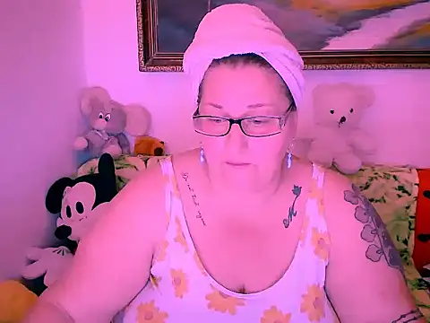 Snapshot of mayamayx chatting on 10/19/25, 07:25 mayamayx online show from 10/19/25, 07:25