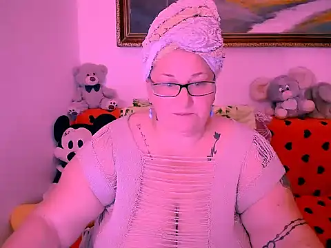 Snapshot of mayamayx chatting on 10/23/25, 07:01 mayamayx online show from 10/23/25, 07:01