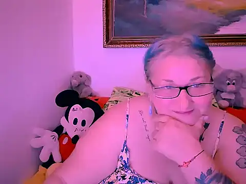 Snapshot of mayamayx chatting on 10/26/25, 05:52 mayamayx online show from 10/26/25, 05:52