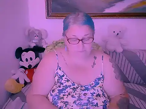 Snapshot of mayamayx chatting on 11/07/25, 08:53 mayamayx online show from 11/07/25, 08:53