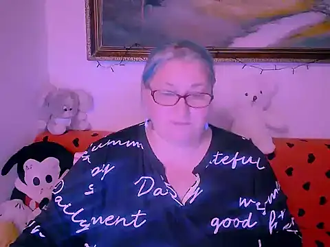 Snapshot of mayamayx chatting on 11/23/25, 03:34 mayamayx online show from 11/23/25, 03:34