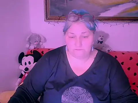 Snapshot of mayamayx chatting on 11/24/25, 09:14 mayamayx online show from 11/24/25, 09:14