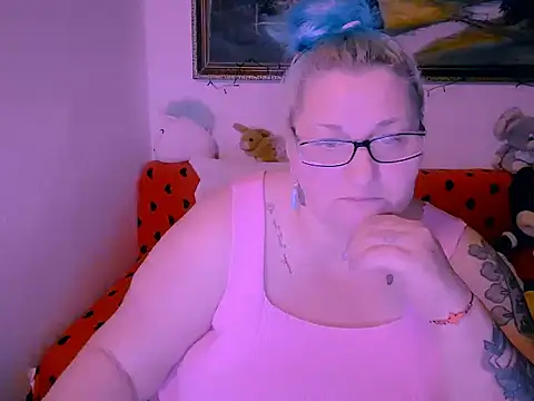 Snapshot of mayamayx chatting on 11/30/25, 06:56 mayamayx online show from 11/30/25, 06:56