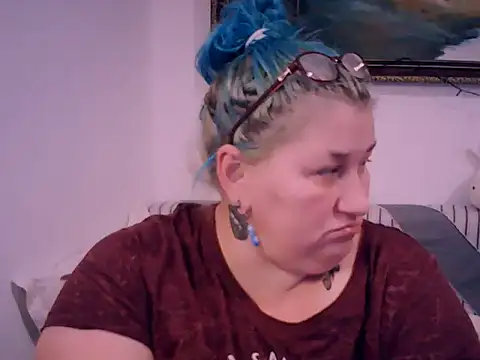 Snapshot of mayamayx chatting on 12/02/25, 03:40 mayamayx online show from 12/02/25, 03:40