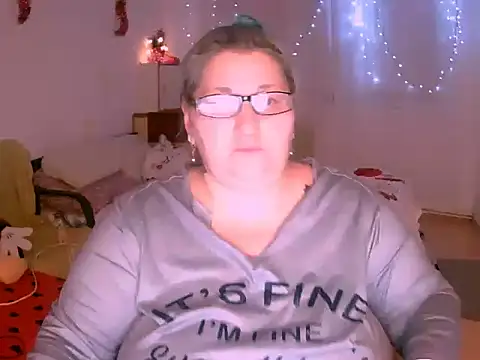 Snapshot of mayamayx chatting on 12/15/25, 07:51 mayamayx online show from 12/15/25, 07:51