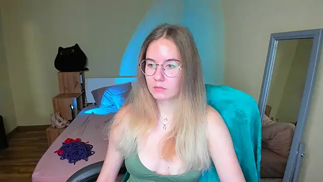 EmilyPaw online show from 01/31/25, 04:59