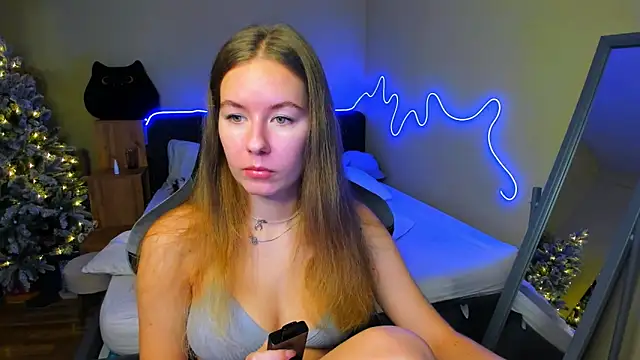 EmilyPaw online show from 12/16/25, 08:52