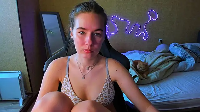 EmilyPaw online show from 05/06/26, 10:09