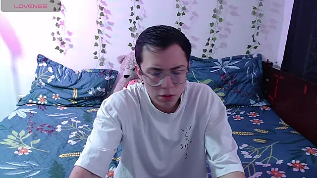 Snapshot of Tina_4_Charlie chatting on 11/09/25, 12:03 Tina 4 Charlie online show from 11/09/25, 12:03