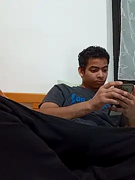 Snapshot of cingonduro chatting on 11/12/25, 07:13 cingonduro online show from 11/12/25, 07:13