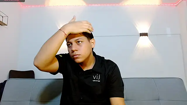 Snapshot of Tylerdrdn chatting on 11/29/25, 10:57 Tylerdrdn online show from 11/29/25, 10:57