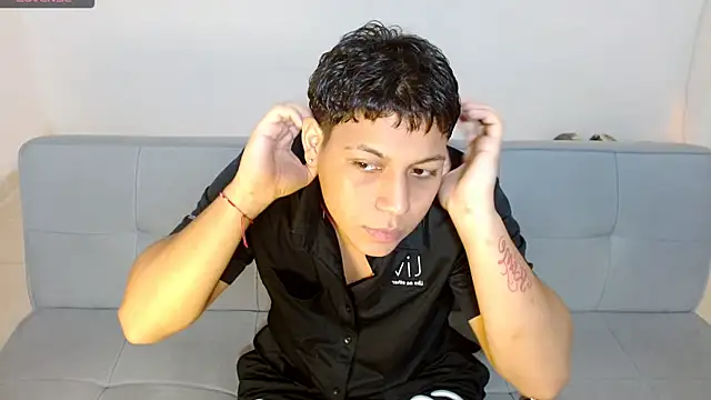 Snapshot of Tylerdrdn chatting on 11/30/25, 04:33 Tylerdrdn online show from 11/30/25, 04:33