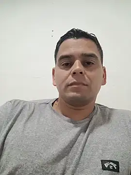 leandroc04 online show from 11/05/25, 06:41