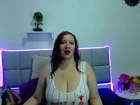 Snapshot of Madisson_Housse chatting on 03/08/25, 04:45 Madisson Housse online show from 03/08/25, 04:45