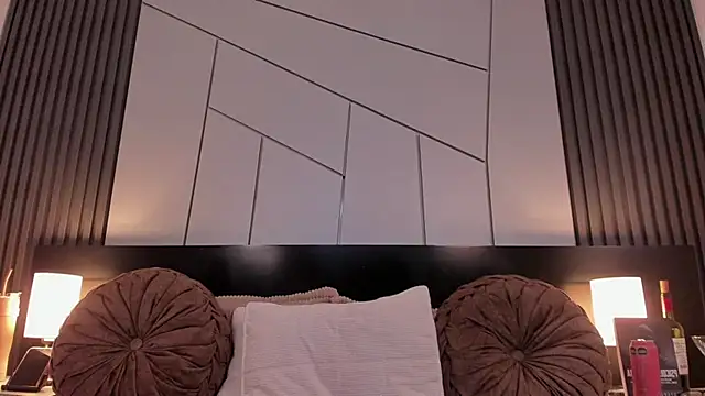 Snapshot of fiorella_paris chatting on 11/08/25, 03:18 fiorella paris online show from 11/08/25, 03:18