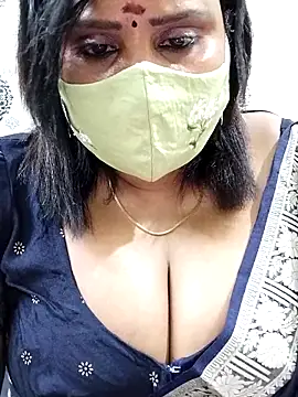 Snapshot of Queenflowerr chatting on 09/22/25, 04:53 Queenflowerr online show from 09/22/25, 04:53