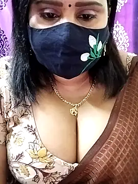 Queenflowerr online show from 11/01/25, 08:05