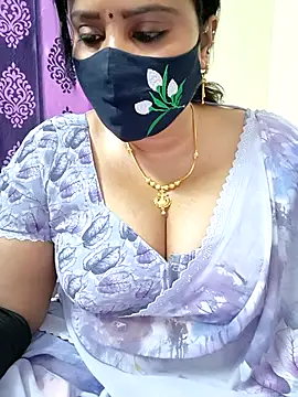 Queenflowerr online show from 11/17/25, 09:48