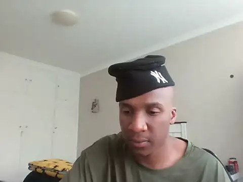 Snapshot of sydmanyoba chatting on 10/26/25, 03:40 sydmanyoba online show from 10/26/25, 03:40