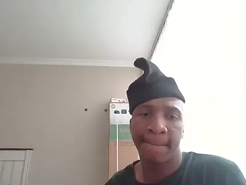 Snapshot of sydmanyoba chatting on 10/30/25, 06:04 sydmanyoba online show from 10/30/25, 06:04