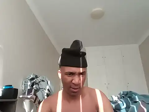 Snapshot of sydmanyoba chatting on 11/19/25, 04:45 sydmanyoba online show from 11/19/25, 04:45