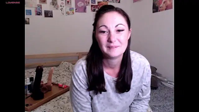 Snapshot of AdorahB3ll3 chatting on 11/11/25, 08:20 AdorahB3ll3 online show from 11/11/25, 08:20