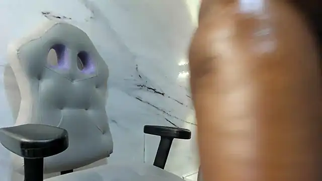 Snapshot of nefertiti_ebony chatting on 02/04/25, 10:43 nefertiti ebony online show from 02/04/25, 10:43