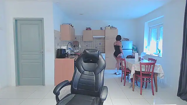 Snapshot of serena__vedette chatting on 01/27/25, 09:02 serena vedette online show from 01/27/25, 09:02