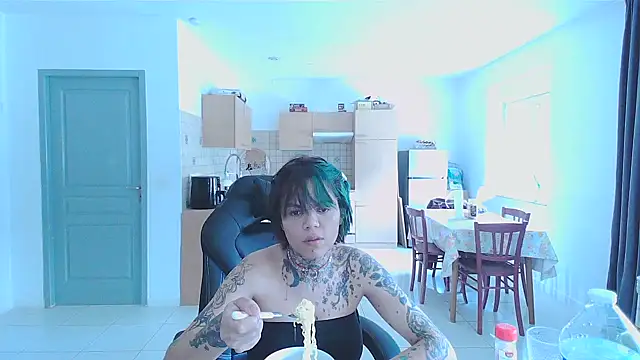 Snapshot of serena__vedette chatting on 01/27/25, 12:05 serena vedette online show from 01/27/25, 12:05