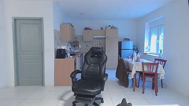 Snapshot of serena__vedette chatting on 01/28/25, 03:25 serena vedette online show from 01/28/25, 03:25