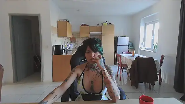 Snapshot of serena__vedette chatting on 02/01/25, 09:54 serena vedette online show from 02/01/25, 09:54