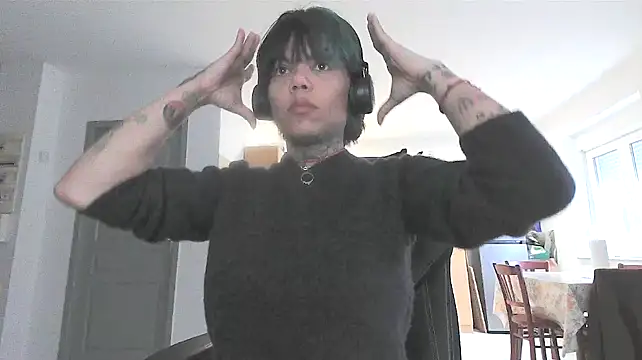 Snapshot of serena__vedette chatting on 02/10/25, 07:36 serena vedette online show from 02/10/25, 07:36