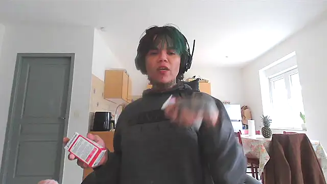 Snapshot of serena__vedette chatting on 02/12/25, 11:40 serena vedette online show from 02/12/25, 11:40