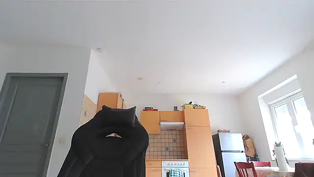 Snapshot of serena__vedette chatting on 02/12/25, 02:43 serena vedette online show from 02/12/25, 02:43