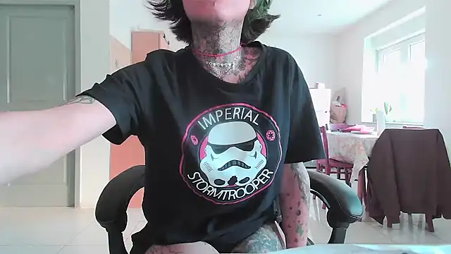 Snapshot of serena__vedette chatting on 02/17/25, 02:04 serena vedette online show from 02/17/25, 02:04