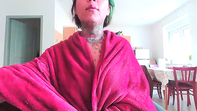 Snapshot of serena__vedette chatting on 02/21/25, 11:33 serena vedette online show from 02/21/25, 11:33