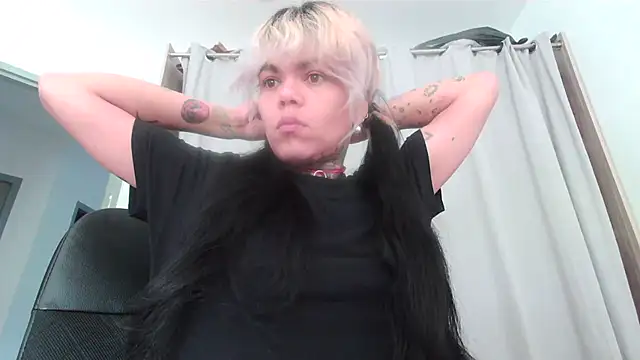 Snapshot of serena__vedette chatting on 09/11/25, 08:14 serena vedette online show from 09/11/25, 08:14