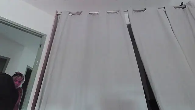 Snapshot of serena__vedette chatting on 09/16/25, 07:20 serena vedette online show from 09/16/25, 07:20