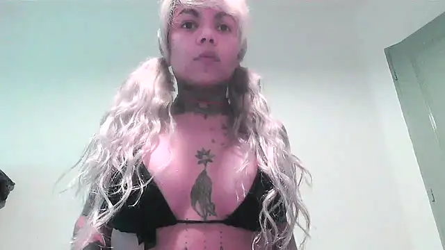 Snapshot of serena__vedette chatting on 09/25/25, 10:52 serena vedette online show from 09/25/25, 10:52