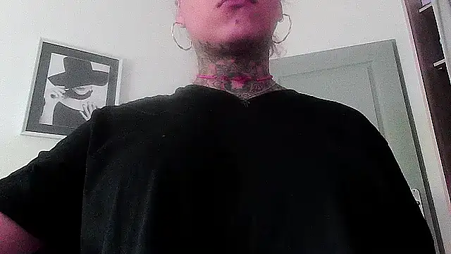 Snapshot of serena__vedette chatting on 09/30/25, 08:52 serena vedette online show from 09/30/25, 08:52