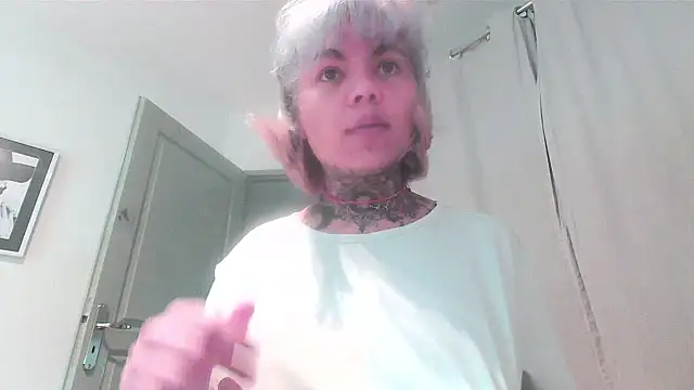 Snapshot of serena__vedette chatting on 10/06/25, 01:19 serena vedette online show from 10/06/25, 01:19