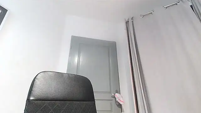 Snapshot of serena__vedette chatting on 11/03/25, 11:22 serena vedette online show from 11/03/25, 11:22