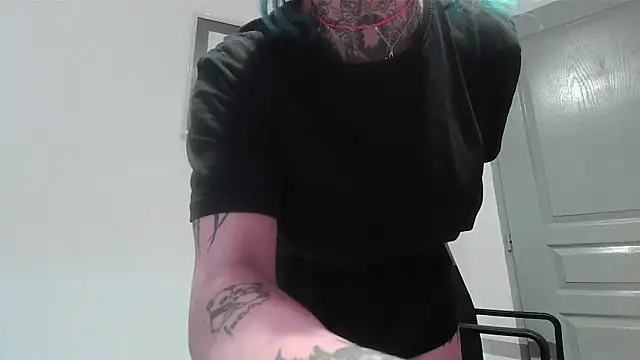 Snapshot of serena__vedette chatting on 11/07/25, 11:32 serena vedette online show from 11/07/25, 11:32