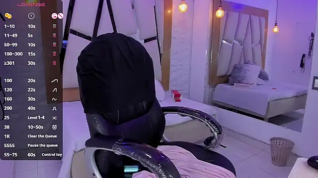 Snapshot of Belinda_Braund chatting on 02/17/25, 03:53 Belinda Braund online show from 02/17/25, 03:53